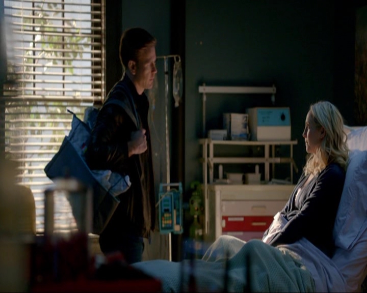 VampireDiariesWorld-dot-nl_7x14MoonlightOnTheBayou0278.jpg