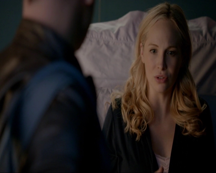 VampireDiariesWorld-dot-nl_7x14MoonlightOnTheBayou0286.jpg