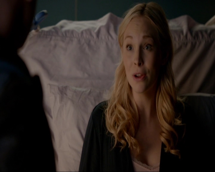 VampireDiariesWorld-dot-nl_7x14MoonlightOnTheBayou0298.jpg