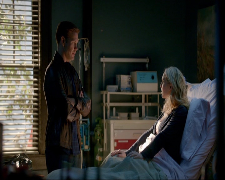 VampireDiariesWorld-dot-nl_7x14MoonlightOnTheBayou0328.jpg