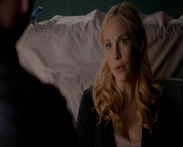 VampireDiariesWorld-dot-nl_7x14MoonlightOnTheBayou0330.jpg