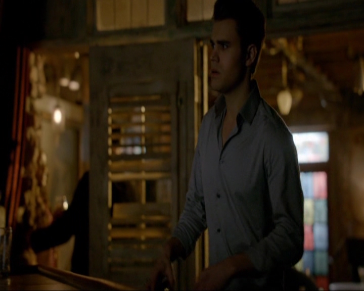 VampireDiariesWorld-dot-nl_7x14MoonlightOnTheBayou0411.jpg