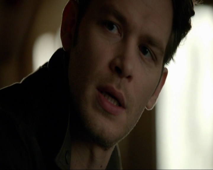 VampireDiariesWorld-dot-nl_7x14MoonlightOnTheBayou0423.jpg