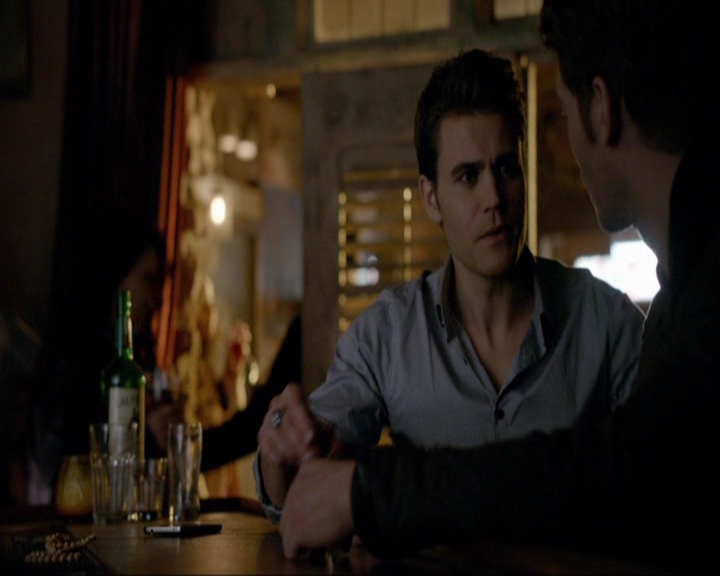 VampireDiariesWorld-dot-nl_7x14MoonlightOnTheBayou0448.jpg