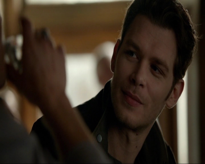 VampireDiariesWorld-dot-nl_7x14MoonlightOnTheBayou0453.jpg