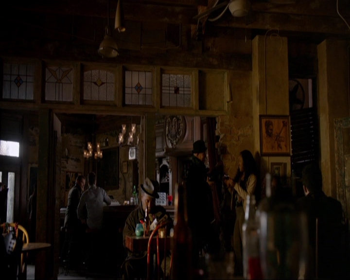 VampireDiariesWorld-dot-nl_7x14MoonlightOnTheBayou0455.jpg