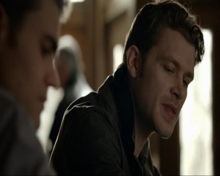 VampireDiariesWorld-dot-nl_7x14MoonlightOnTheBayou0466.jpg