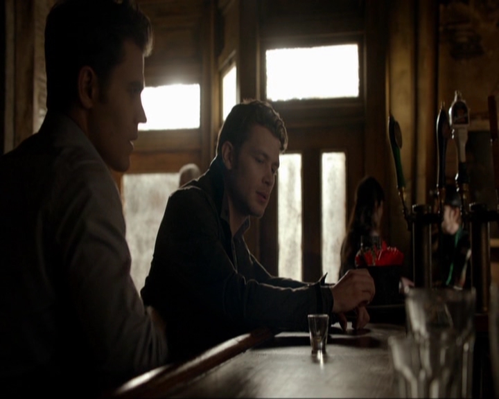 VampireDiariesWorld-dot-nl_7x14MoonlightOnTheBayou0469.jpg