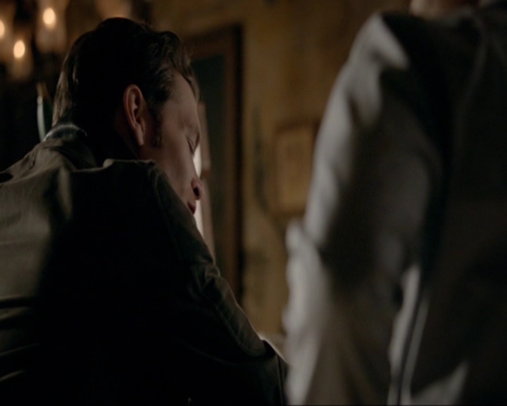 VampireDiariesWorld-dot-nl_7x14MoonlightOnTheBayou0471.jpg