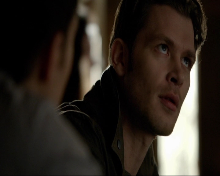 VampireDiariesWorld-dot-nl_7x14MoonlightOnTheBayou0475.jpg