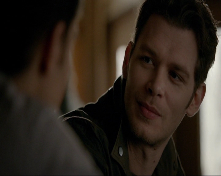 VampireDiariesWorld-dot-nl_7x14MoonlightOnTheBayou0485.jpg