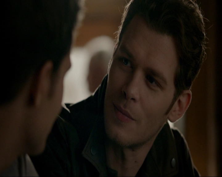 VampireDiariesWorld-dot-nl_7x14MoonlightOnTheBayou0519.jpg