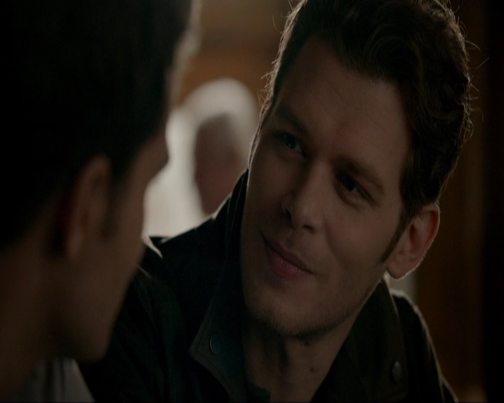 VampireDiariesWorld-dot-nl_7x14MoonlightOnTheBayou0520.jpg