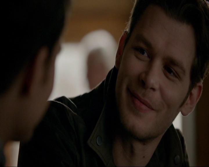 VampireDiariesWorld-dot-nl_7x14MoonlightOnTheBayou0534.jpg