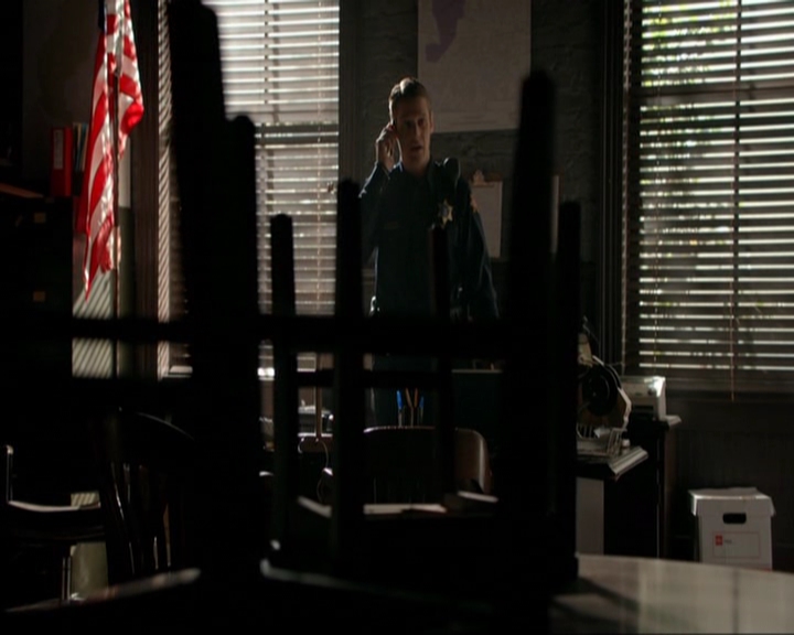 VampireDiariesWorld-dot-nl_7x14MoonlightOnTheBayou0550.jpg