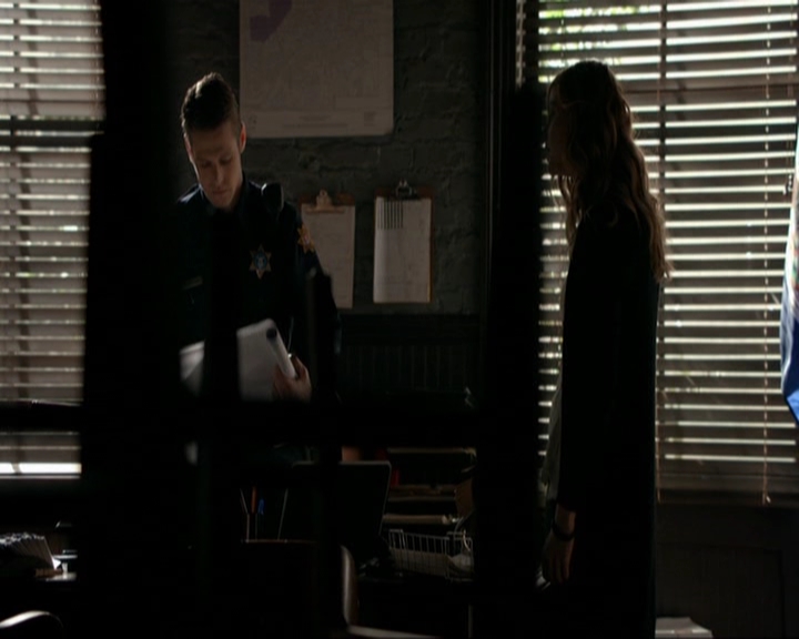 VampireDiariesWorld-dot-nl_7x14MoonlightOnTheBayou0570.jpg