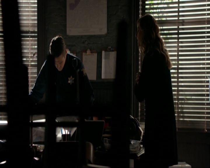 VampireDiariesWorld-dot-nl_7x14MoonlightOnTheBayou0571.jpg