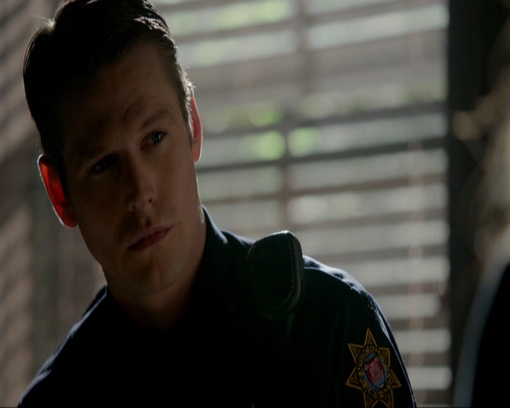 VampireDiariesWorld-dot-nl_7x14MoonlightOnTheBayou0575.jpg