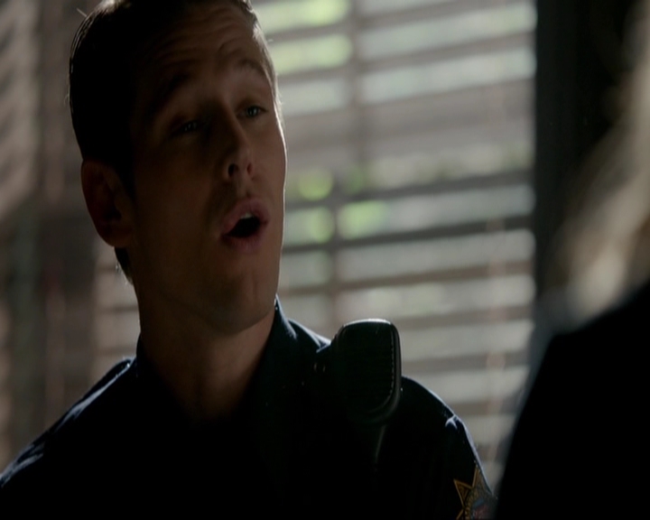 VampireDiariesWorld-dot-nl_7x14MoonlightOnTheBayou0579.jpg