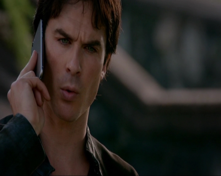 VampireDiariesWorld-dot-nl_7x14MoonlightOnTheBayou0699.jpg