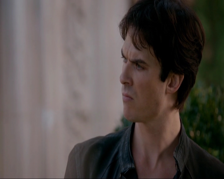 VampireDiariesWorld-dot-nl_7x14MoonlightOnTheBayou0750.jpg