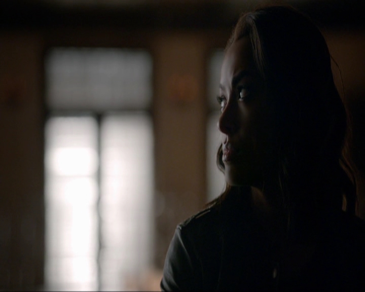 VampireDiariesWorld-dot-nl_7x14MoonlightOnTheBayou0779.jpg