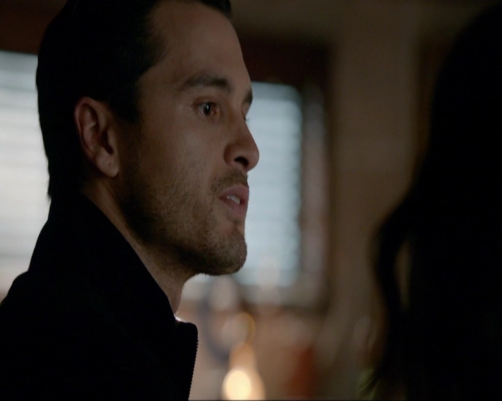 VampireDiariesWorld-dot-nl_7x14MoonlightOnTheBayou0788.jpg