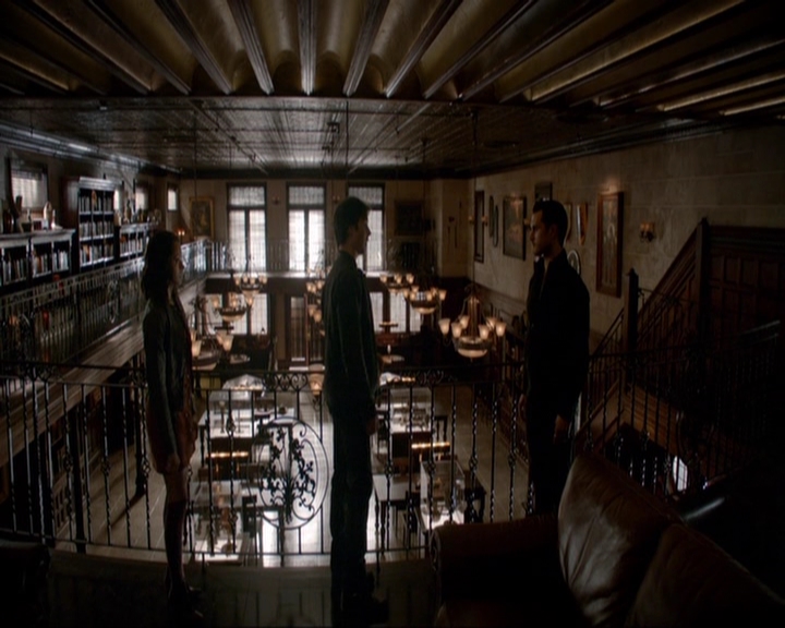 VampireDiariesWorld-dot-nl_7x14MoonlightOnTheBayou0815.jpg