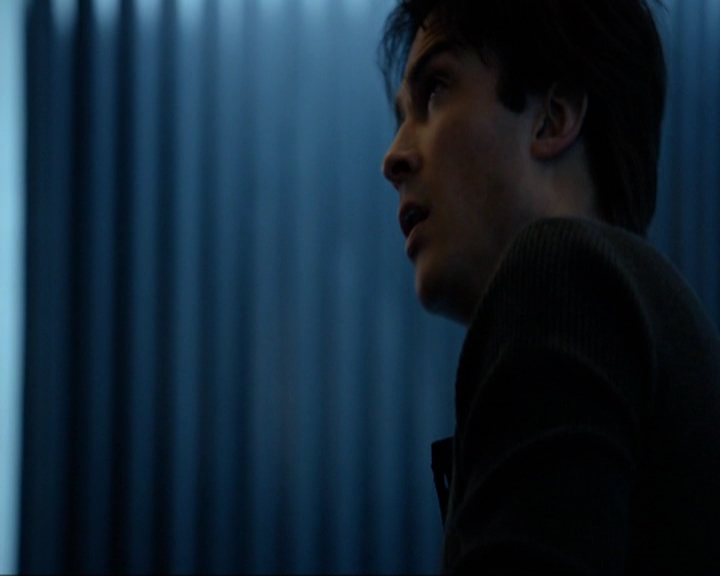 VampireDiariesWorld-dot-nl_7x14MoonlightOnTheBayou0883.jpg