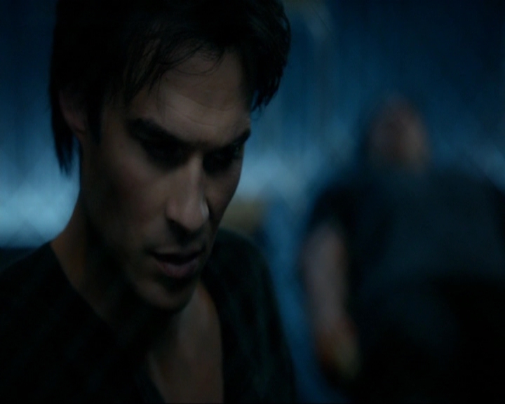 VampireDiariesWorld-dot-nl_7x14MoonlightOnTheBayou0947.jpg