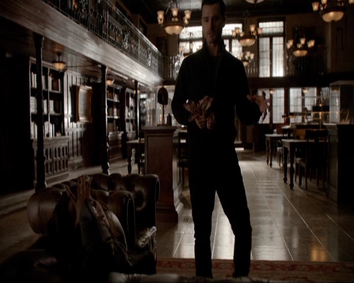 VampireDiariesWorld-dot-nl_7x14MoonlightOnTheBayou0965.jpg