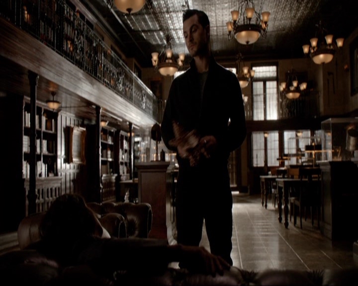 VampireDiariesWorld-dot-nl_7x14MoonlightOnTheBayou0970.jpg