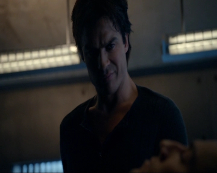 VampireDiariesWorld-dot-nl_7x14MoonlightOnTheBayou1026.jpg