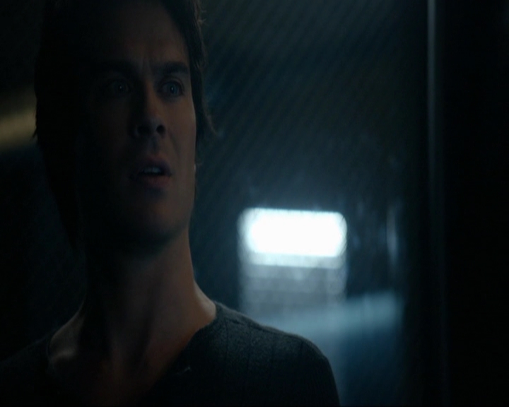 VampireDiariesWorld-dot-nl_7x14MoonlightOnTheBayou1069.jpg