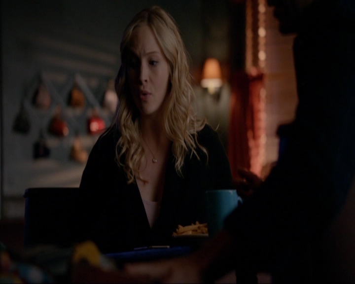 VampireDiariesWorld-dot-nl_7x14MoonlightOnTheBayou1081.jpg