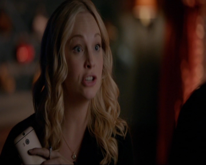 VampireDiariesWorld-dot-nl_7x14MoonlightOnTheBayou1093.jpg