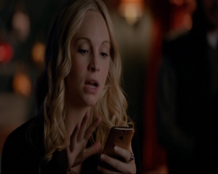 VampireDiariesWorld-dot-nl_7x14MoonlightOnTheBayou1097.jpg