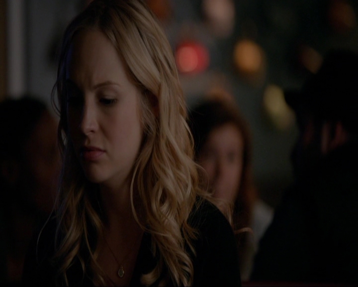 VampireDiariesWorld-dot-nl_7x14MoonlightOnTheBayou1112.jpg