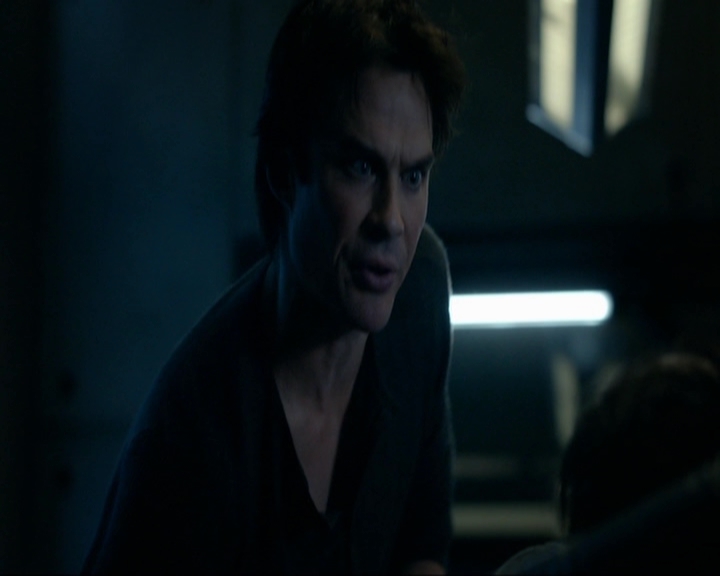 VampireDiariesWorld-dot-nl_7x14MoonlightOnTheBayou1128.jpg