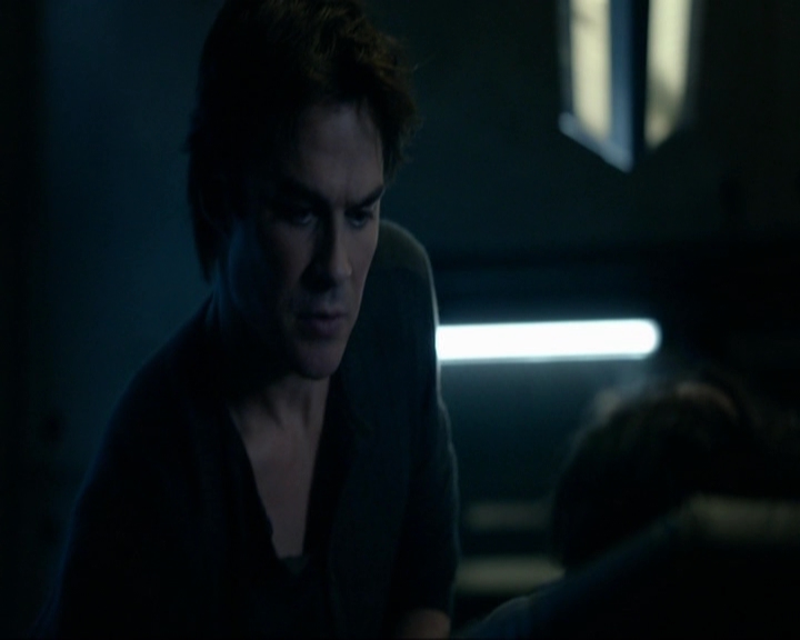 VampireDiariesWorld-dot-nl_7x14MoonlightOnTheBayou1129.jpg