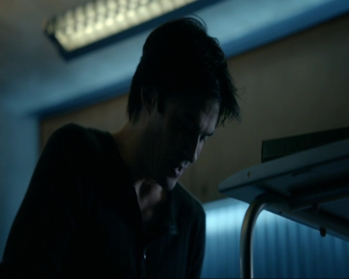 VampireDiariesWorld-dot-nl_7x14MoonlightOnTheBayou1144.jpg