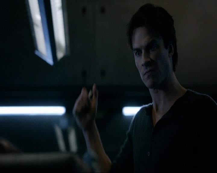 VampireDiariesWorld-dot-nl_7x14MoonlightOnTheBayou1157.jpg