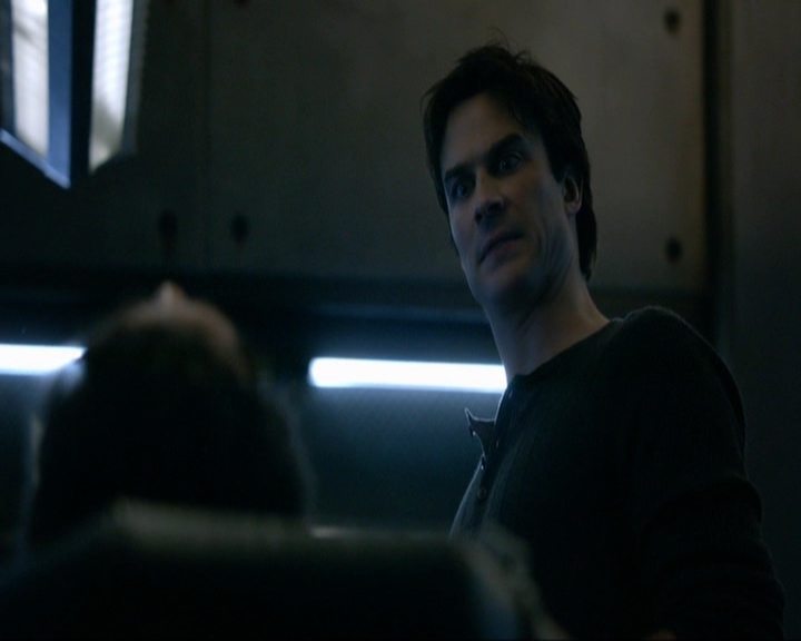 VampireDiariesWorld-dot-nl_7x14MoonlightOnTheBayou1171.jpg