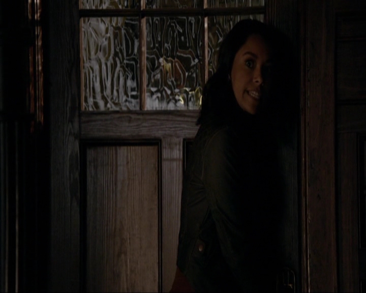 VampireDiariesWorld-dot-nl_7x14MoonlightOnTheBayou1174.jpg