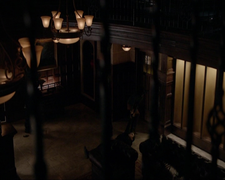 VampireDiariesWorld-dot-nl_7x14MoonlightOnTheBayou1237.jpg