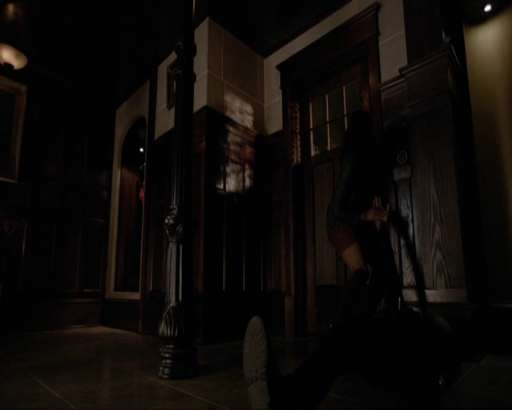 VampireDiariesWorld-dot-nl_7x14MoonlightOnTheBayou1238.jpg