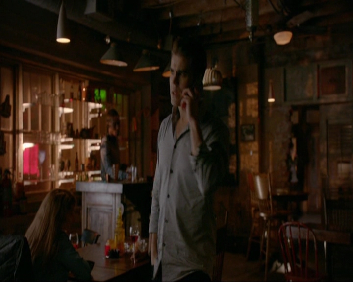 VampireDiariesWorld-dot-nl_7x14MoonlightOnTheBayou1253.jpg