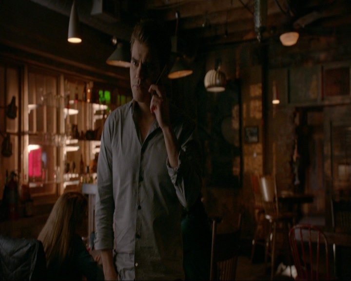 VampireDiariesWorld-dot-nl_7x14MoonlightOnTheBayou1254.jpg