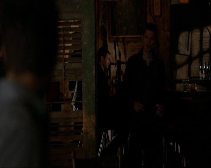 VampireDiariesWorld-dot-nl_7x14MoonlightOnTheBayou1273.jpg