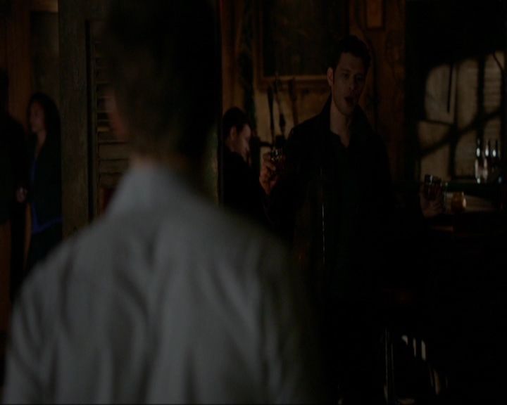 VampireDiariesWorld-dot-nl_7x14MoonlightOnTheBayou1274.jpg